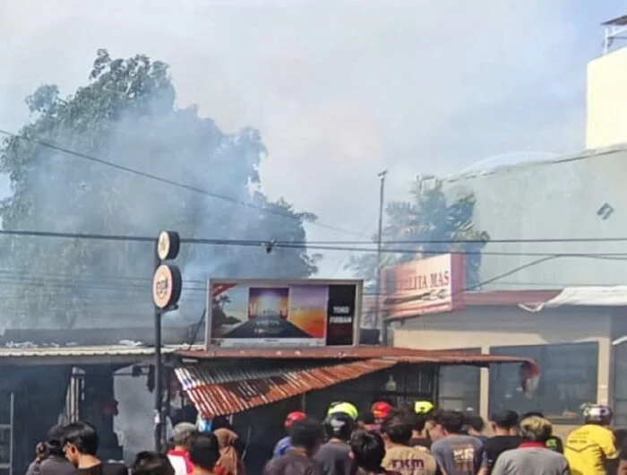 BPBD Kota Makassar Tangani Kebakaran Pemukiman di Jl. Pelita Raya 2, Kecamatan Rappocini